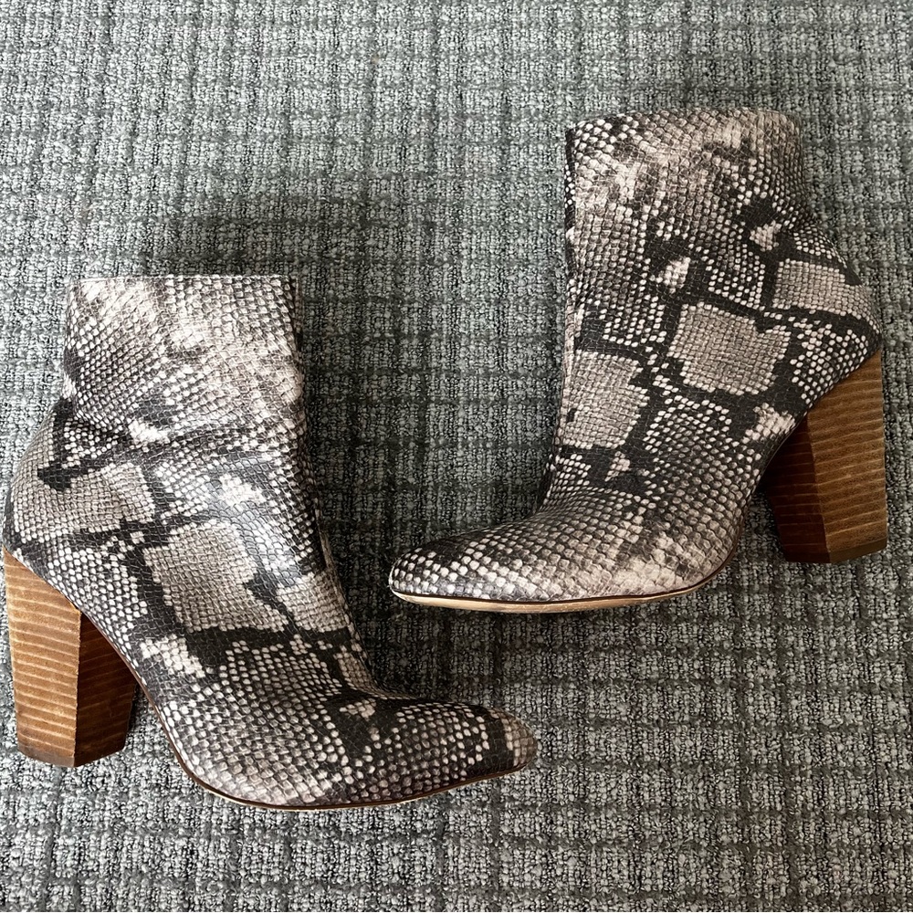 Carlos Santana heeled booties - size 10
